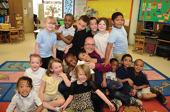 Image of Cleveland district CEO Eric Gordon with students